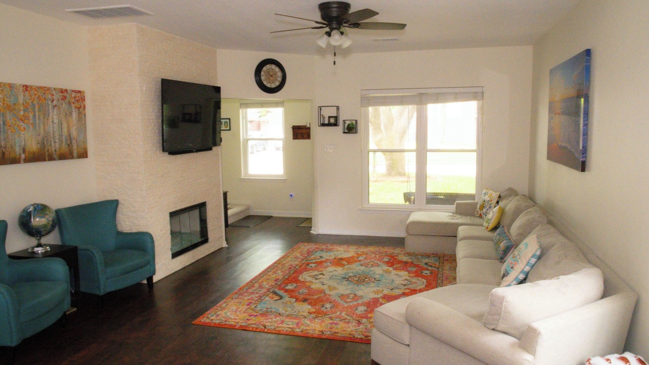 Photo of Livingroom in Spring