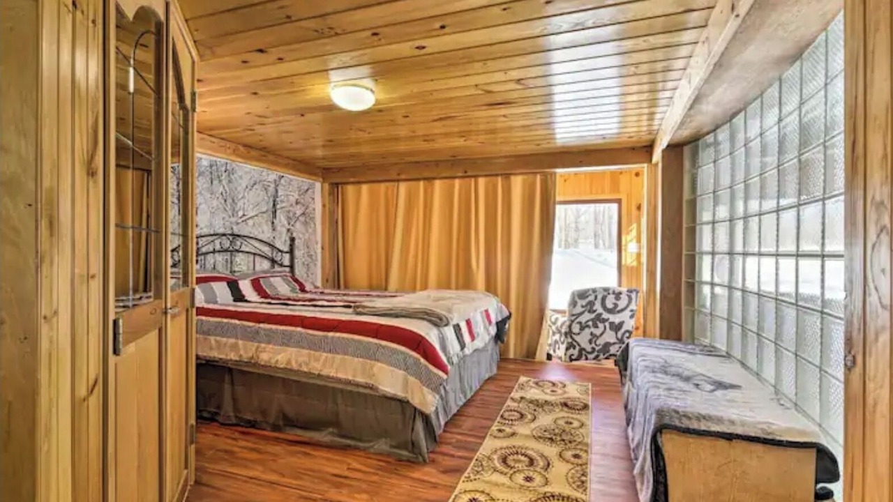 Photo of Bedroom in Russell