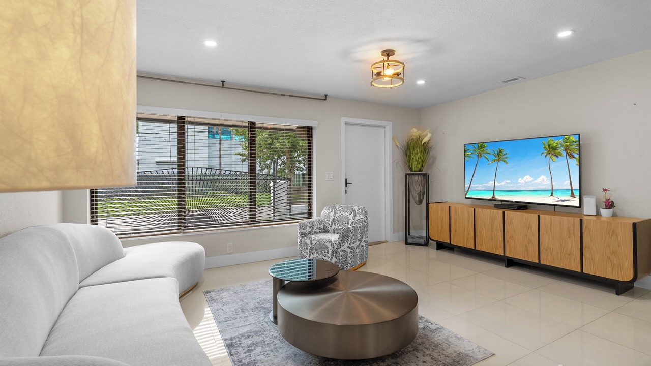 Photo of Livingroom in West Little River