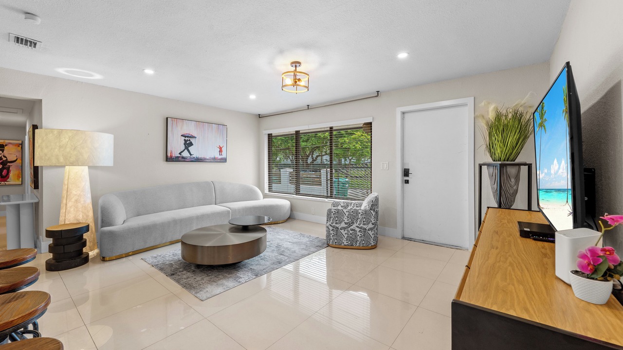 Photo of Livingroom in West Little River