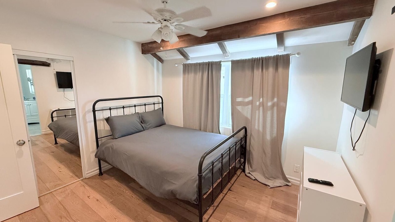 Photo of Bedroom in Woodland Hills