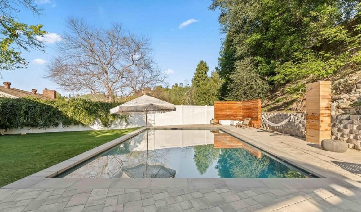 Photo of Outdoor in Woodland Hills