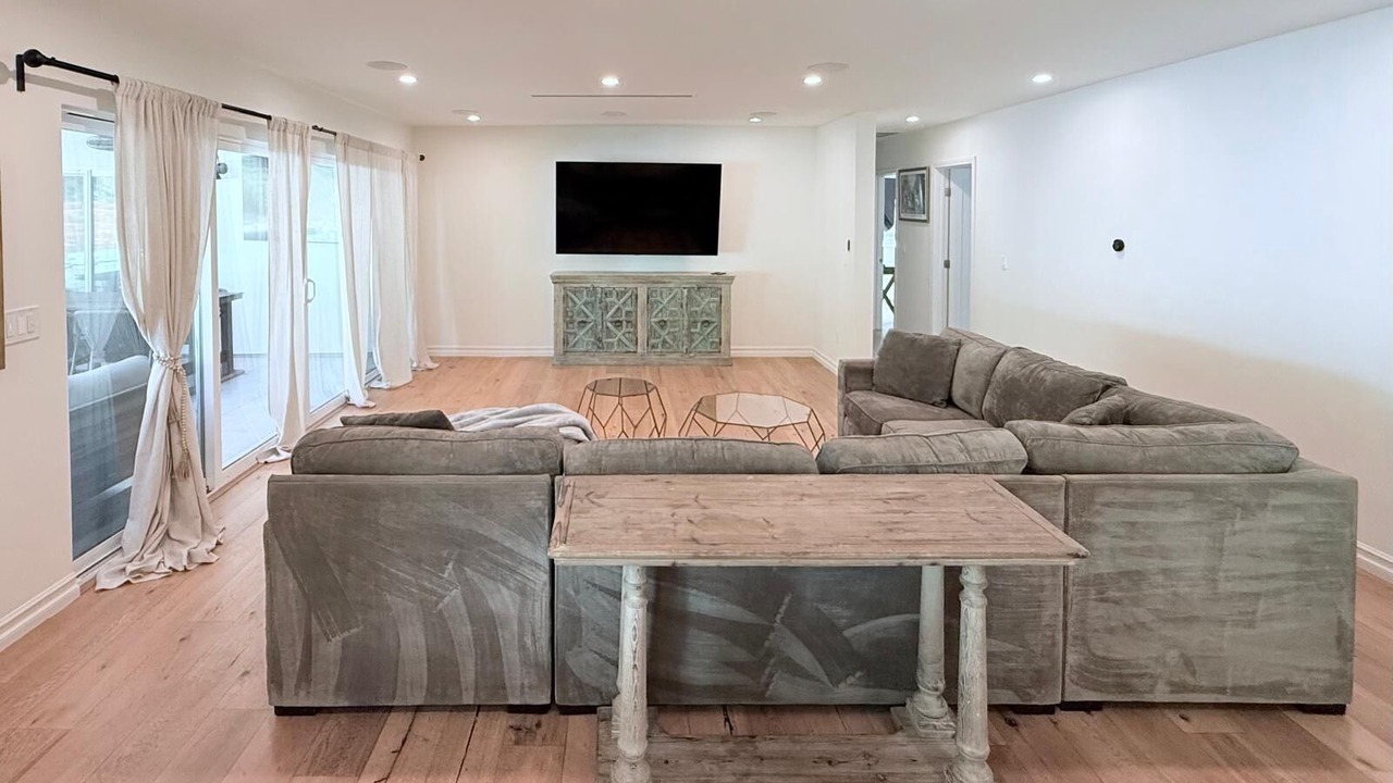 Photo of Livingroom in Woodland Hills