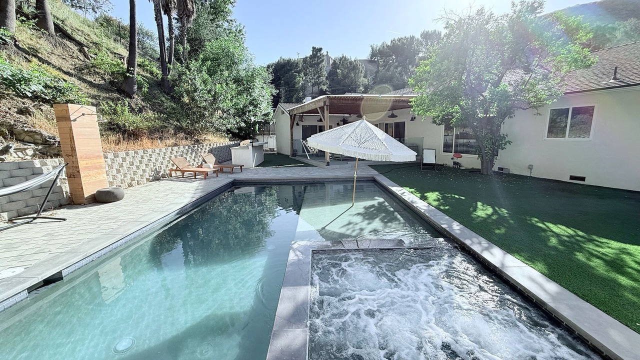 Photo of Outdoor in Woodland Hills