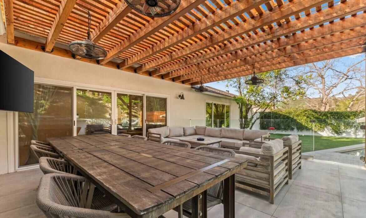 Photo of Outdoor in Woodland Hills