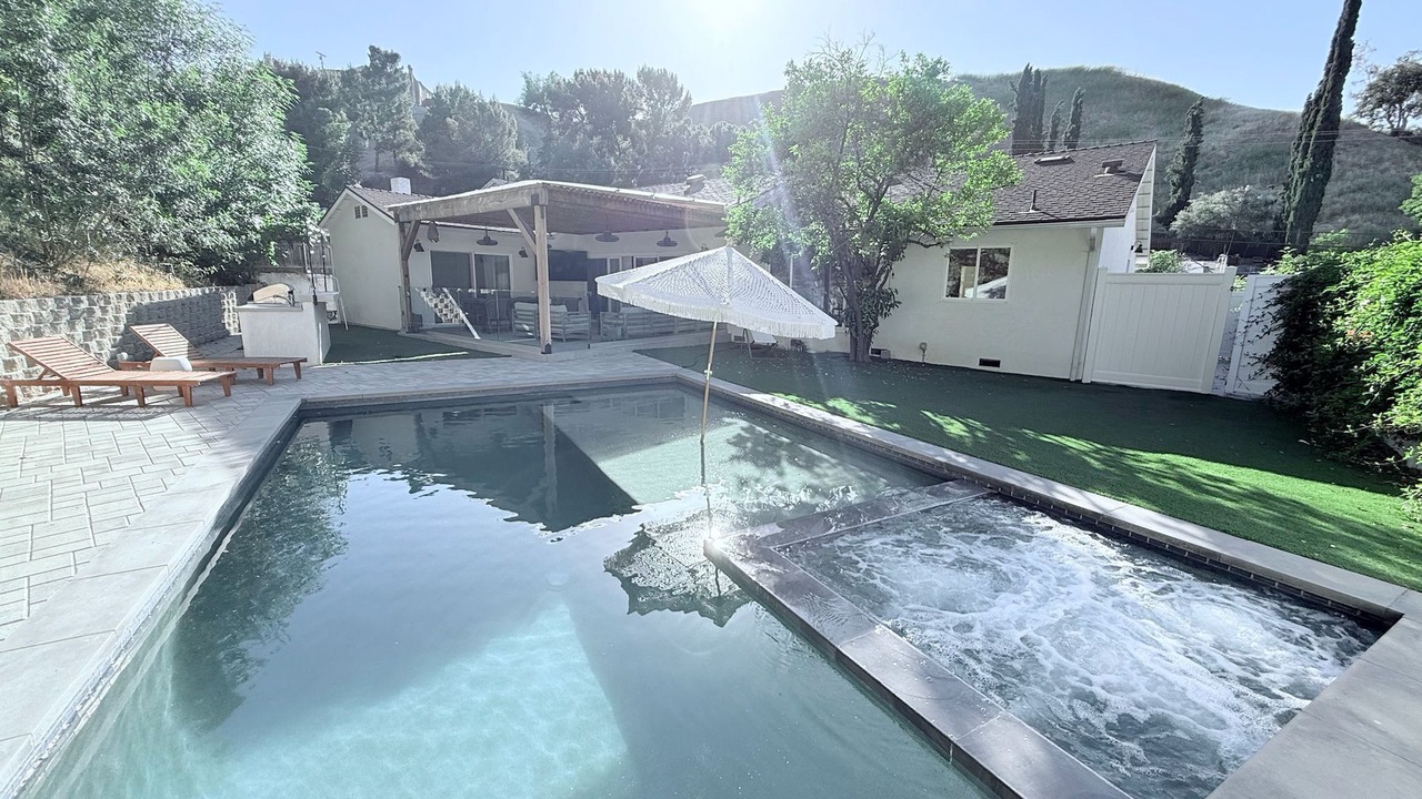 Photo of Outdoor in Woodland Hills
