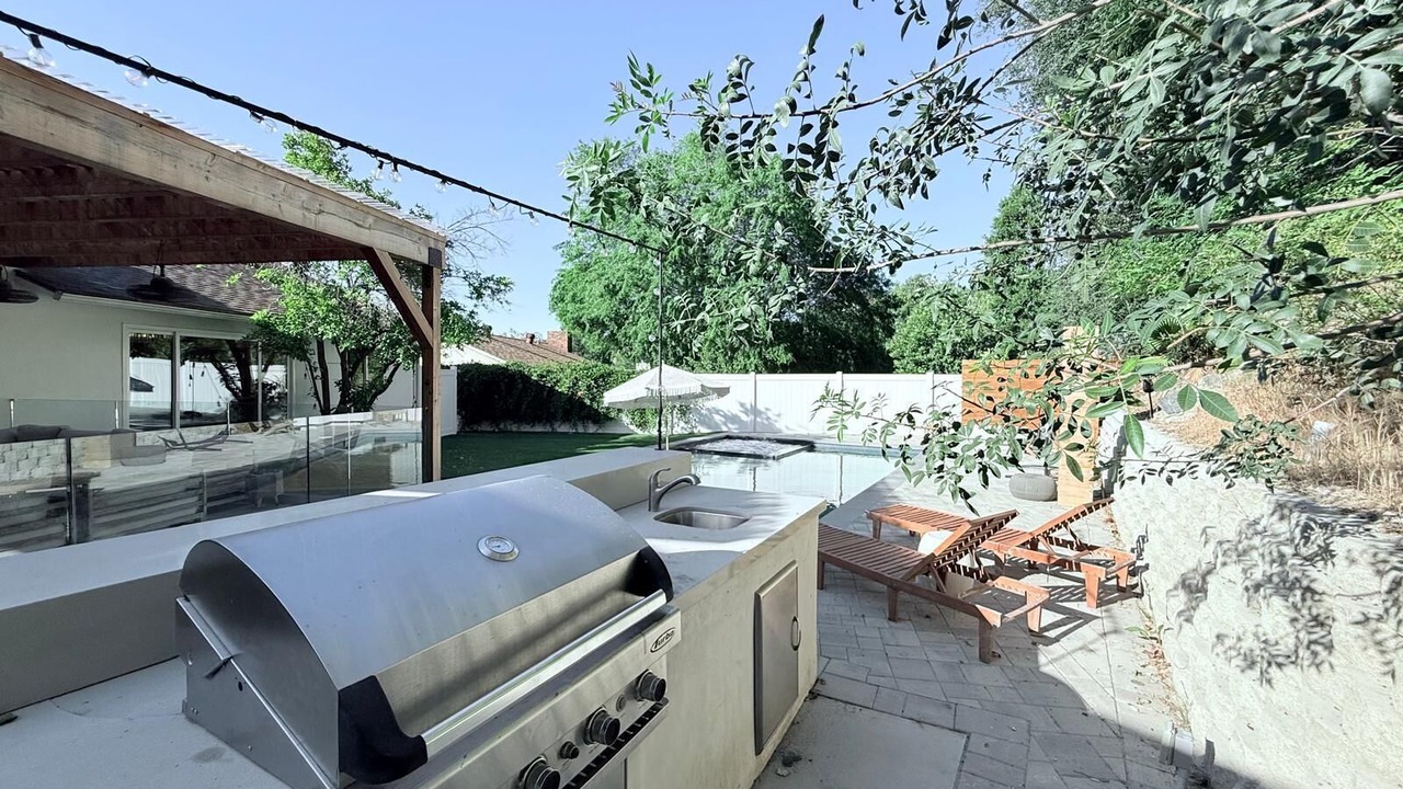 Photo of Outdoor in Woodland Hills