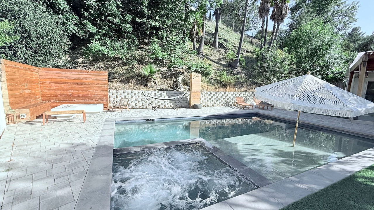 Photo of Outdoor in Woodland Hills
