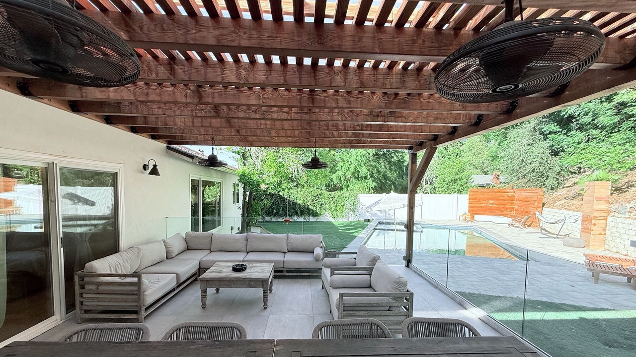 Photo of Outdoor in Woodland Hills