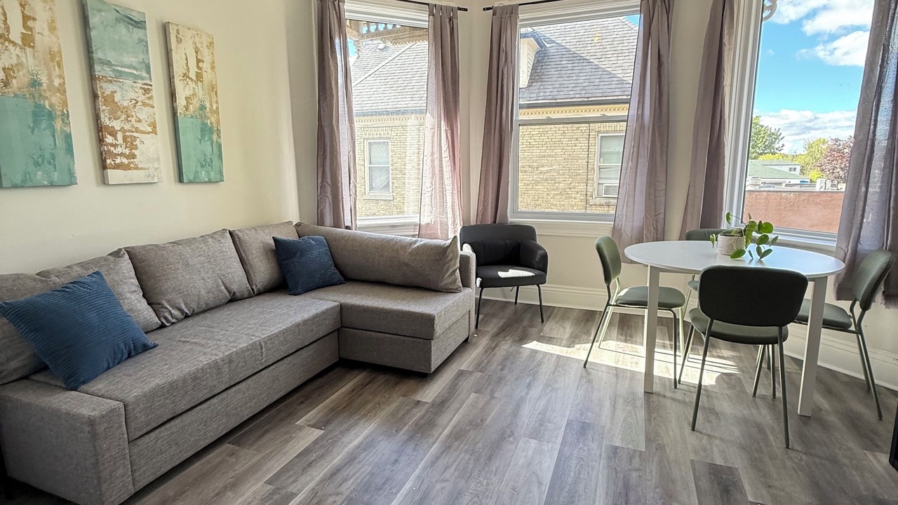 Photo of Livingroom in Strathroy