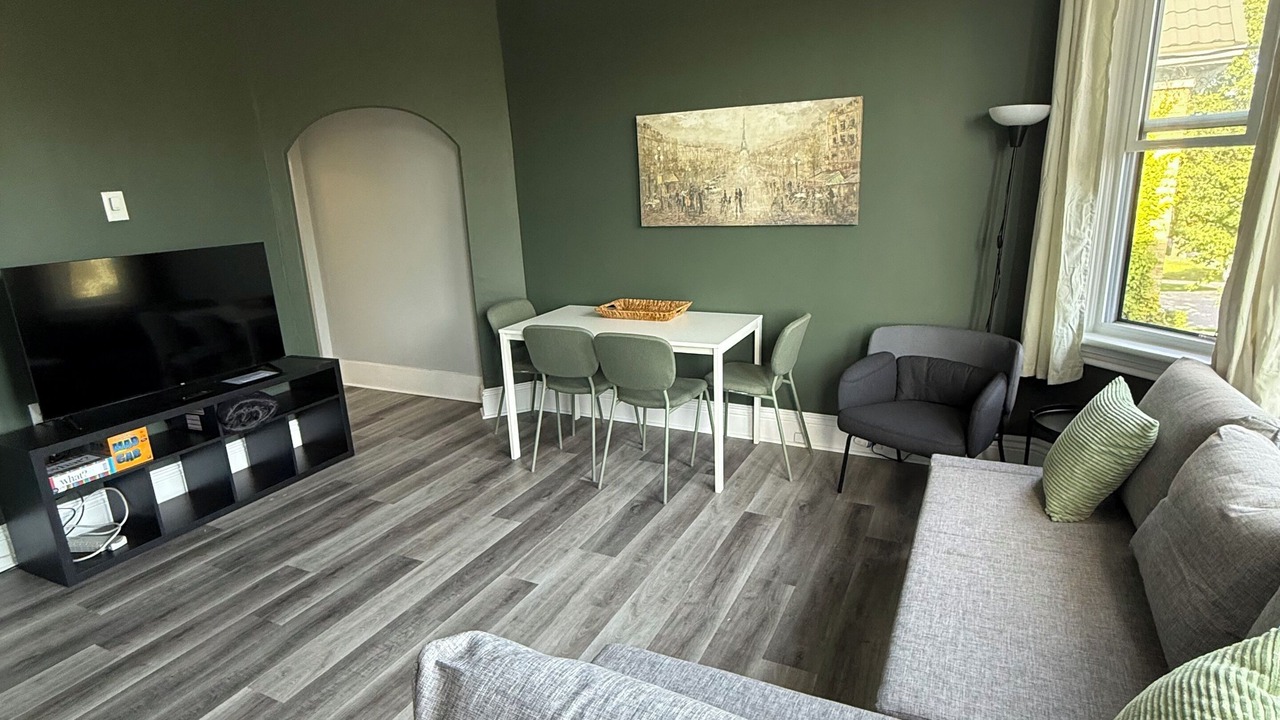 Photo of Livingroom in Strathroy