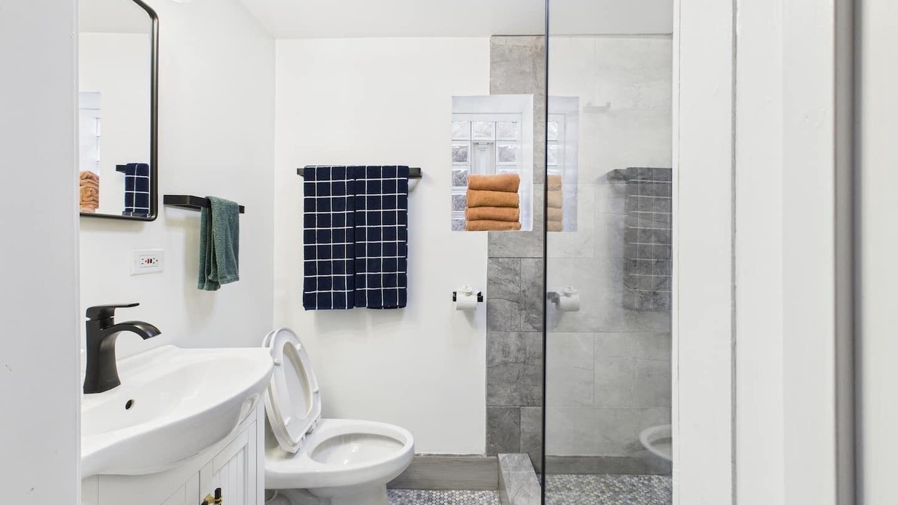 Photo of Bathroom in Wrigleyville