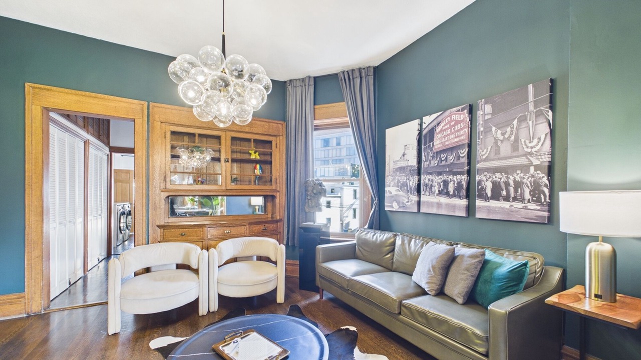 Photo of Livingroom in Wrigleyville