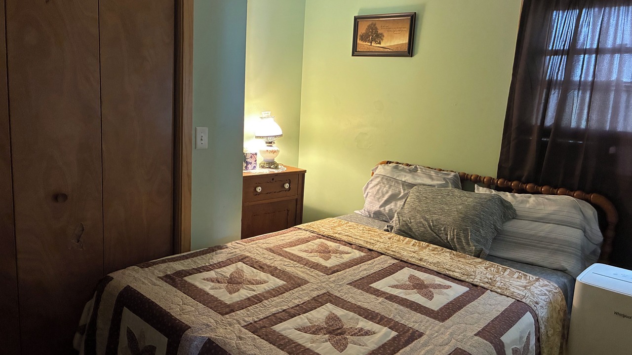 Photo of Bedroom in Ashland