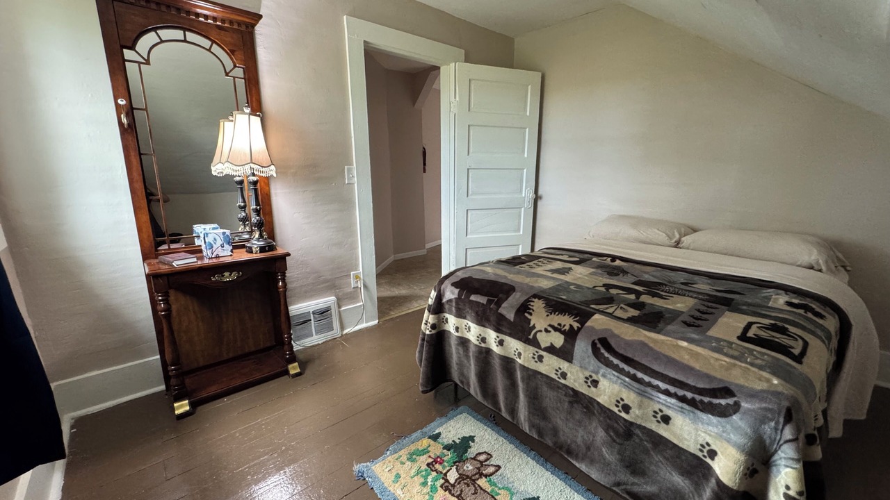 Photo of Bedroom in Ashland