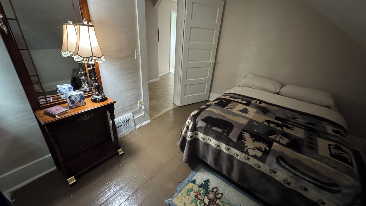 Photo of Bedroom in Ashland