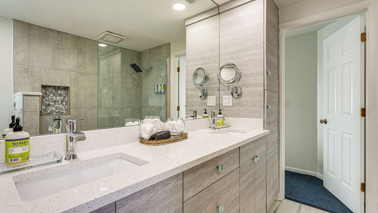 Photo of Bathroom in Baywood Village