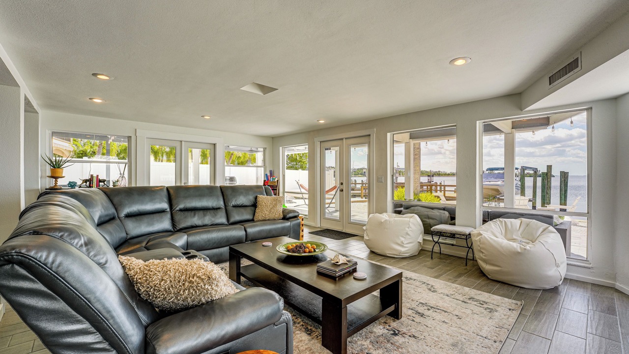 Photo of Livingroom in Baywood Village