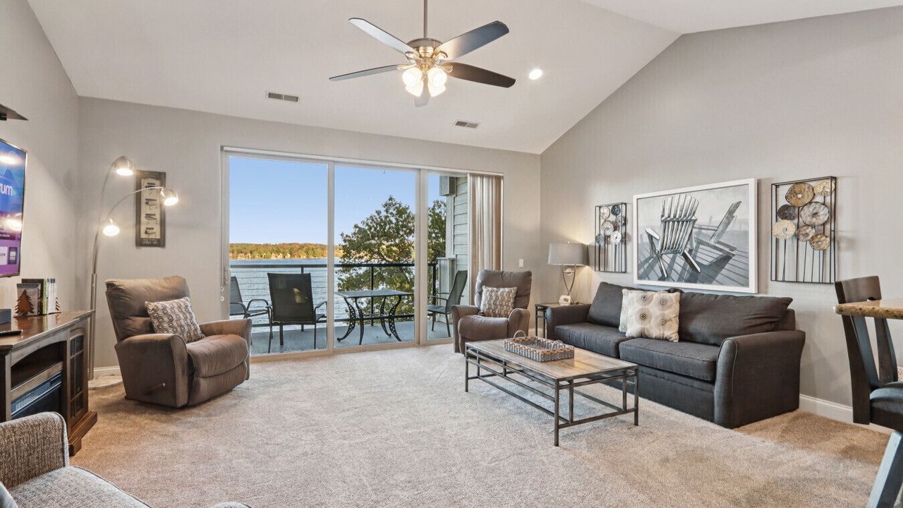Photo of Livingroom in Lake Delton