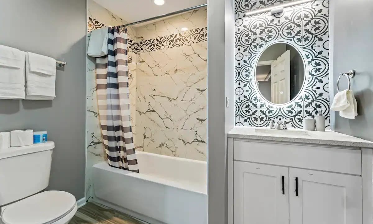 Photo of Bathroom in Gages Lake