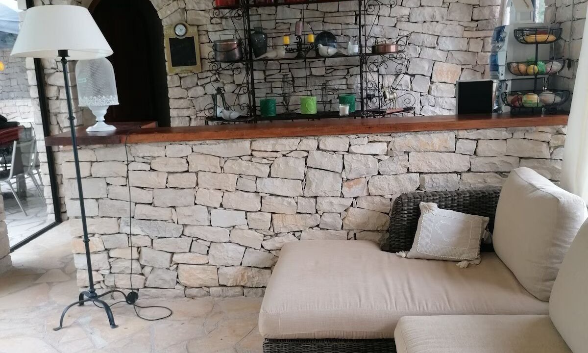 Photo of Livingroom in Saint-Michel-l'Observatoire