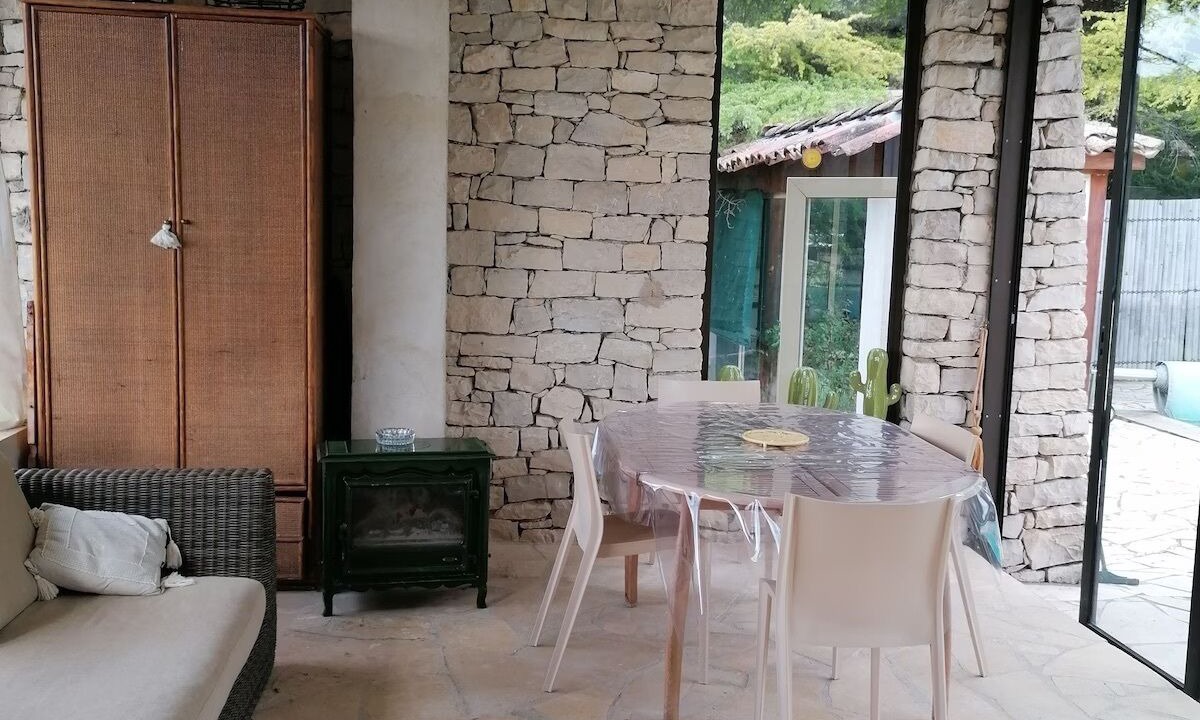 Photo of Livingroom in Saint-Michel-l'Observatoire