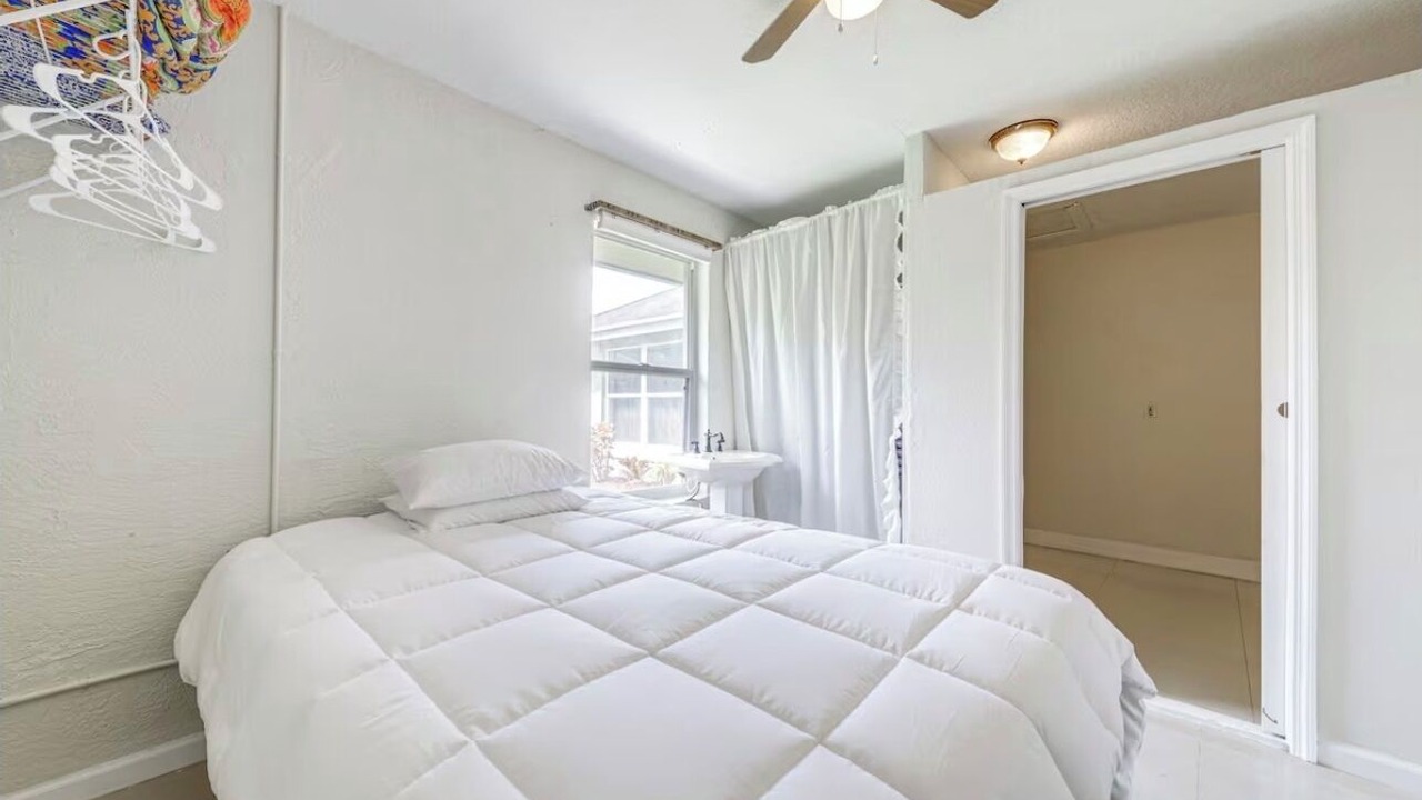 Photo of Bedroom in Lake Worth Corridor