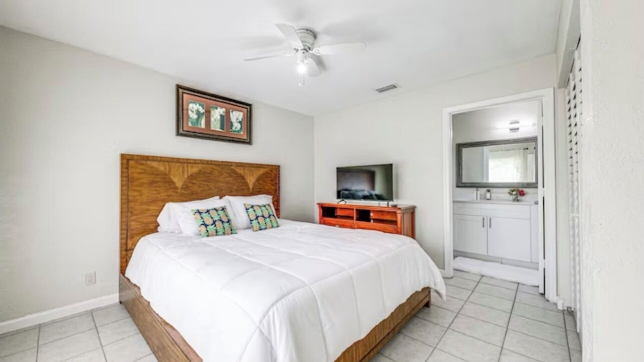 Photo of Bedroom in Lake Worth Corridor