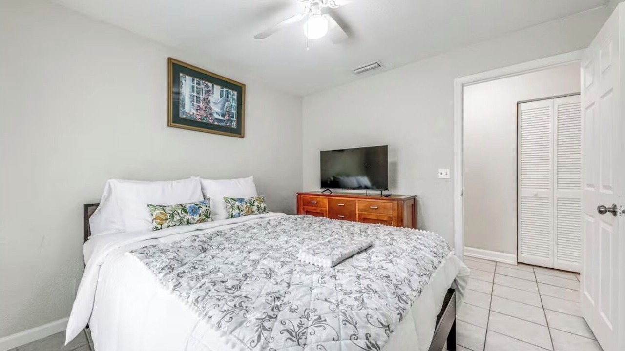 Photo of Bedroom in Lake Worth Corridor
