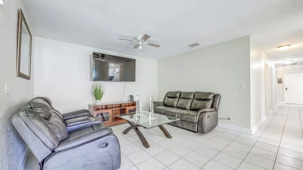Photo of Livingroom in Lake Worth Corridor