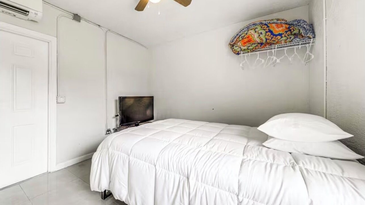 Photo of Bedroom in Lake Worth Corridor