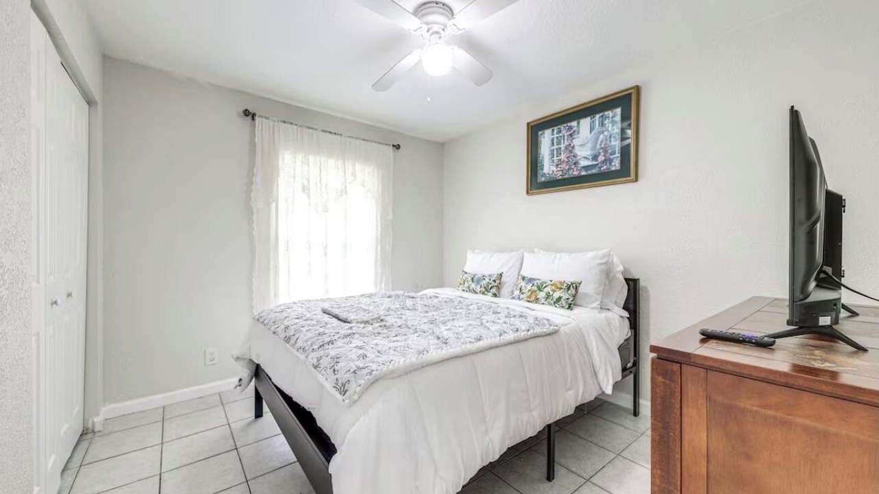 Photo of Bedroom in Lake Worth Corridor
