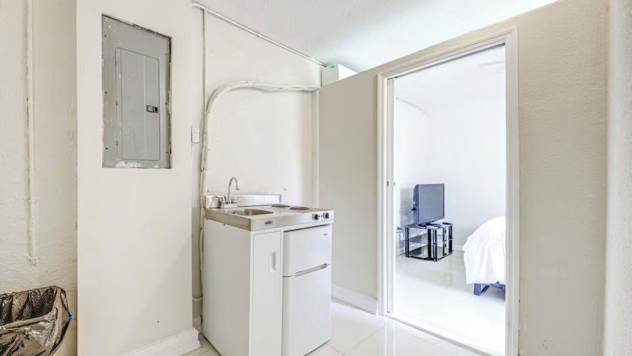 Photo of Bedroom in Lake Worth Corridor