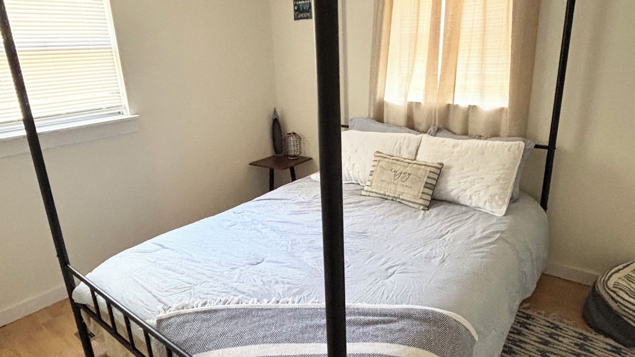 Photo of Bedroom in Salem