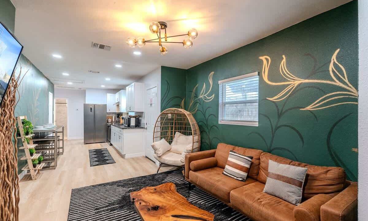 Photo of Livingroom in Northside