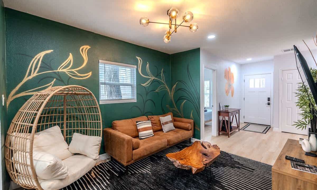 Photo of Livingroom in Northside