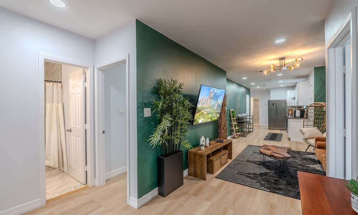 Photo of Livingroom in Northside