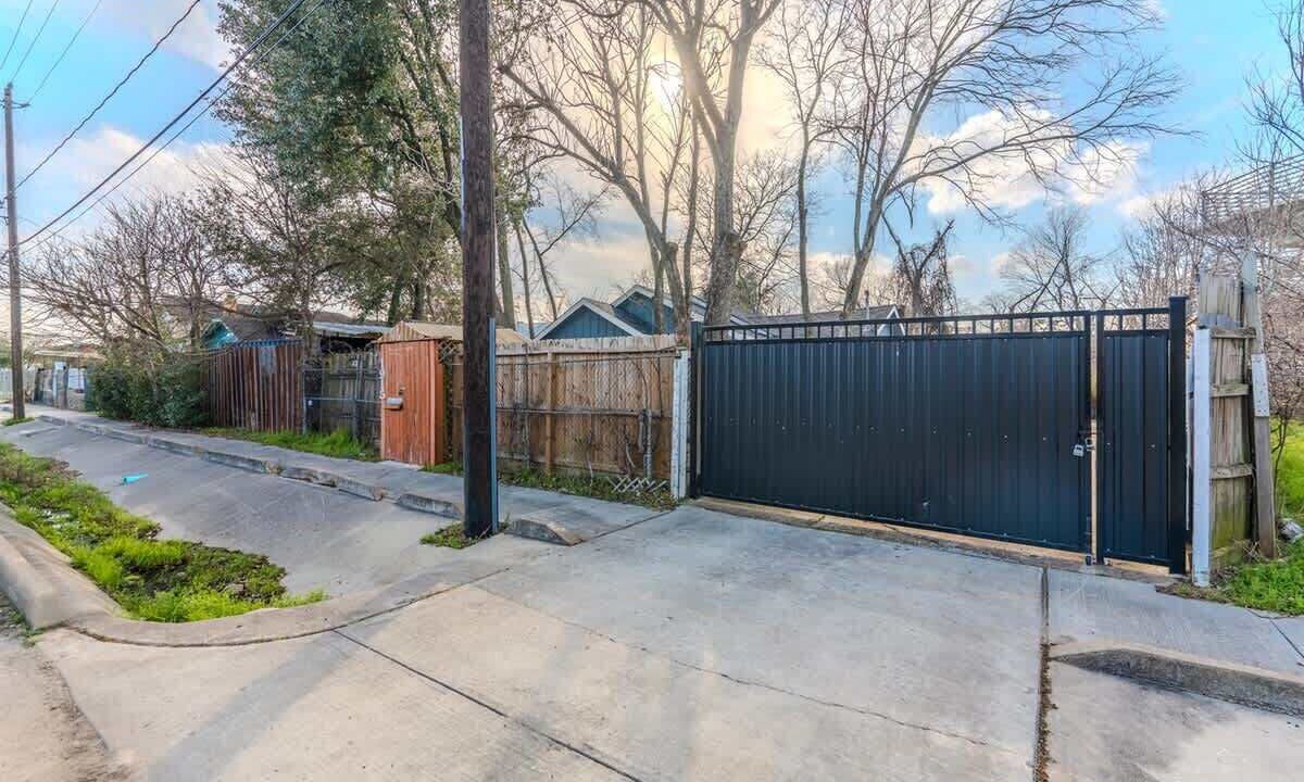 Photo of Outdoor in Northside