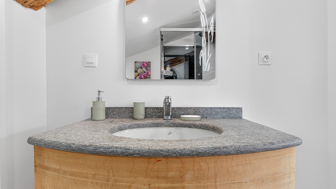Photo of Bathroom in Laragne-Monteglin