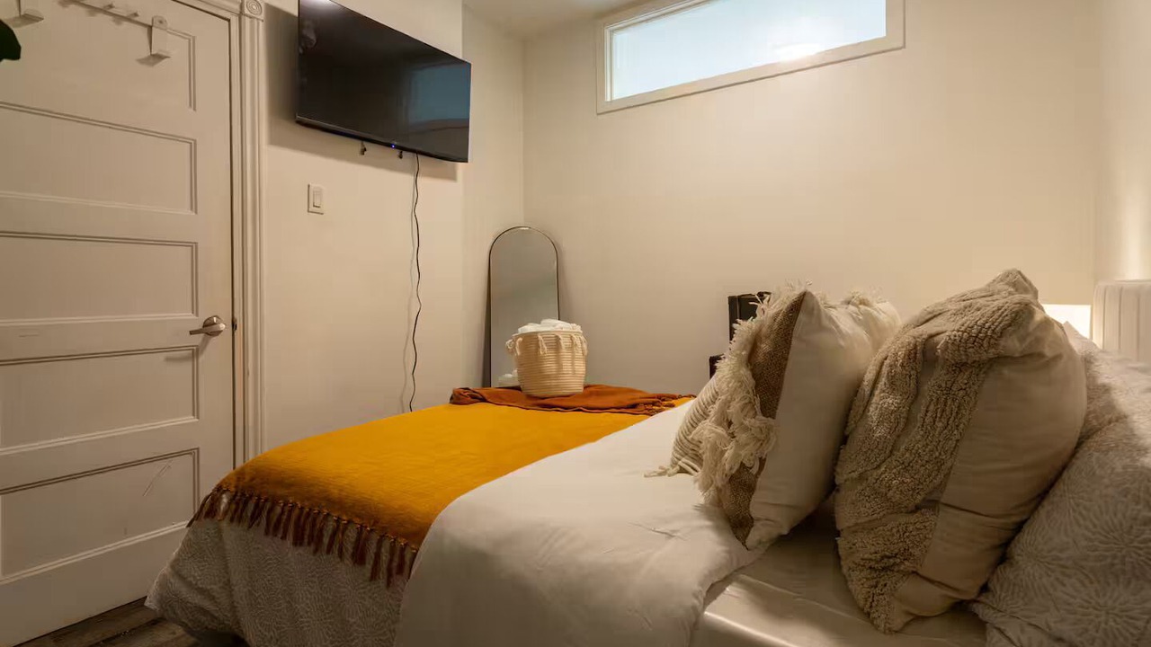 Photo of Bedroom in Saint Henri