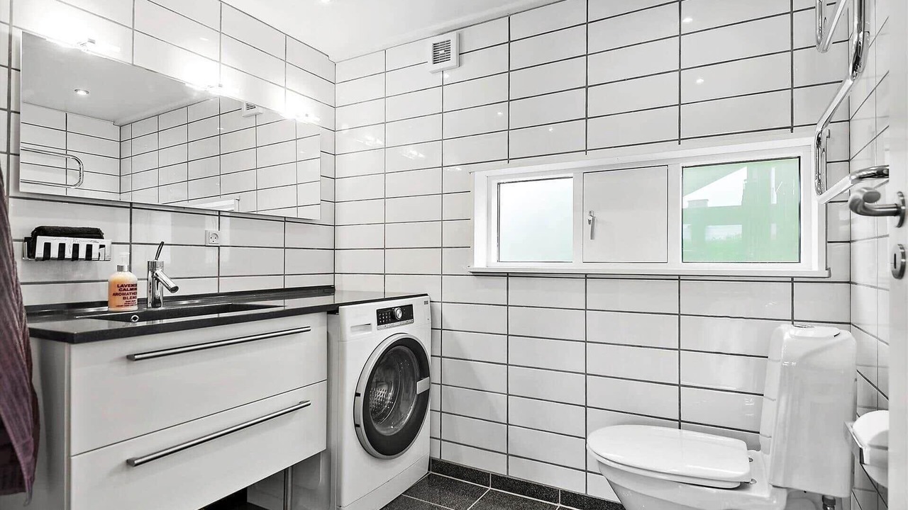 Photo of Bathroom in Beder Malling