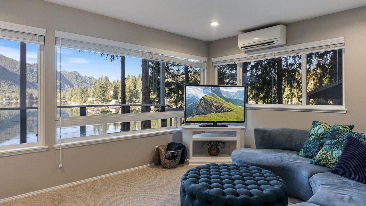 Photo of Livingroom in Lake Cavanaugh