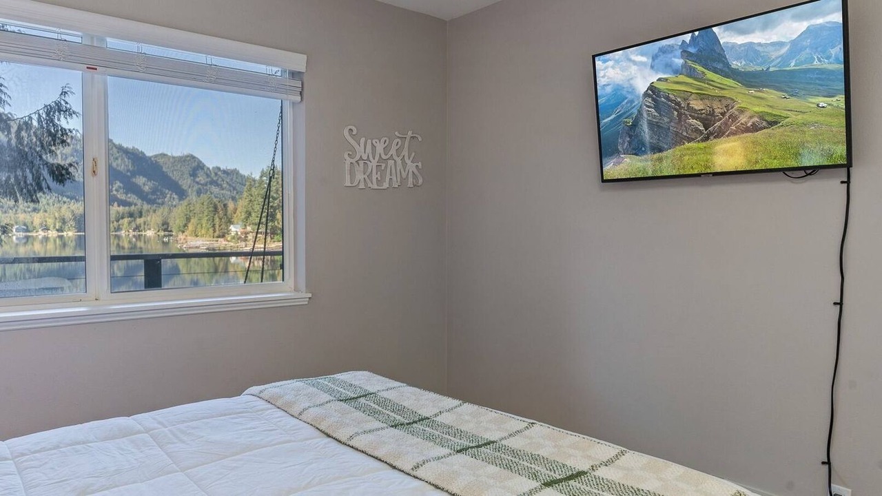 Photo of Bedroom in Lake Cavanaugh