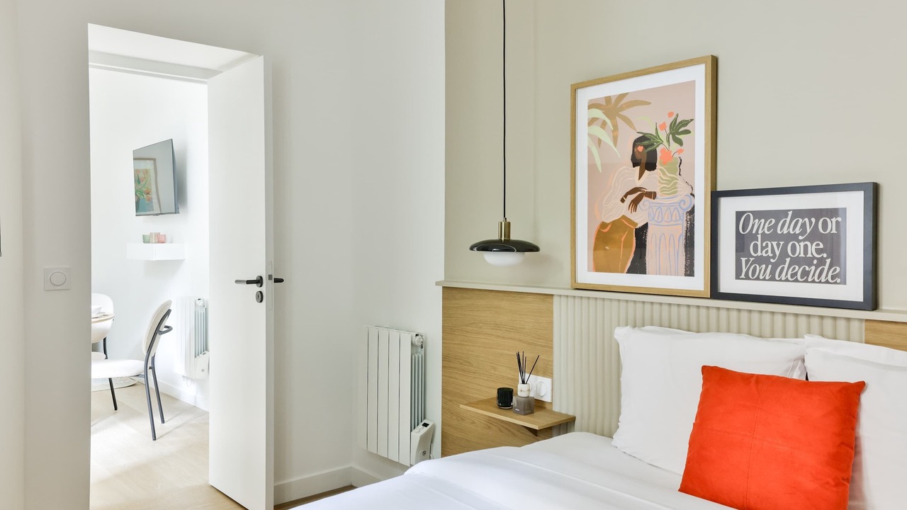 Photo of Bedroom in Republique–Point-du-Jour