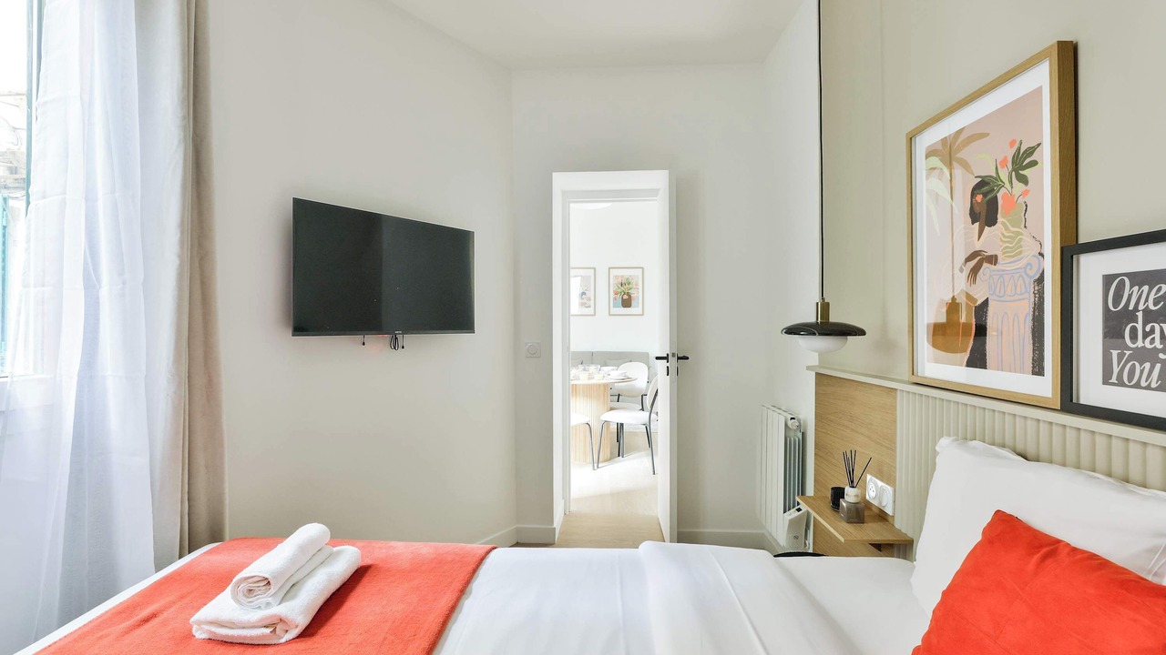 Photo of Bedroom in Republique–Point-du-Jour