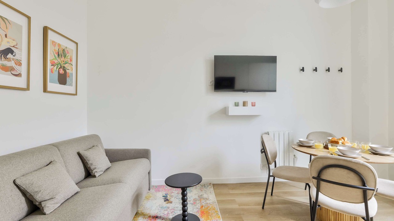 Photo of Livingroom in Republique–Point-du-Jour