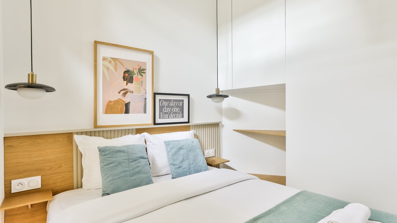 Photo of Bedroom in Republique–Point-du-Jour