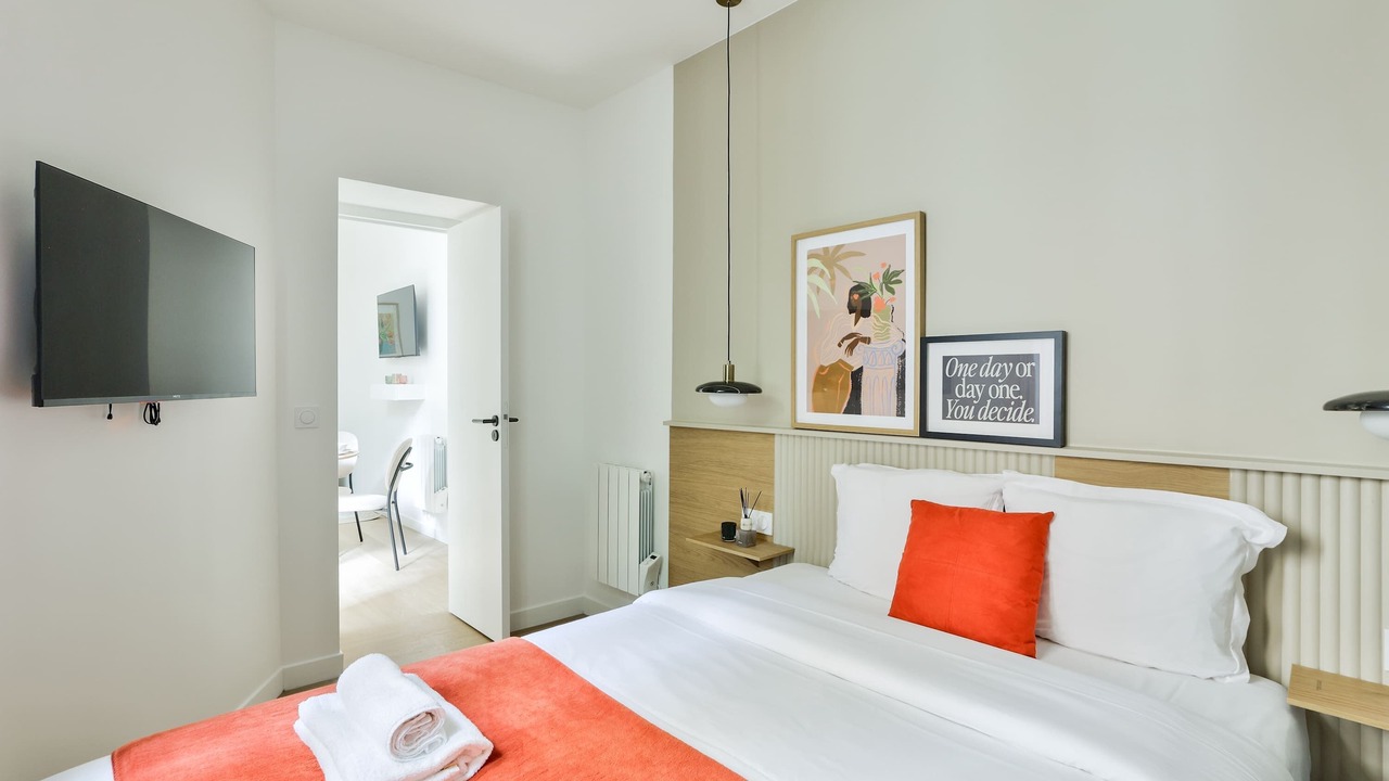 Photo of Bedroom in Republique–Point-du-Jour
