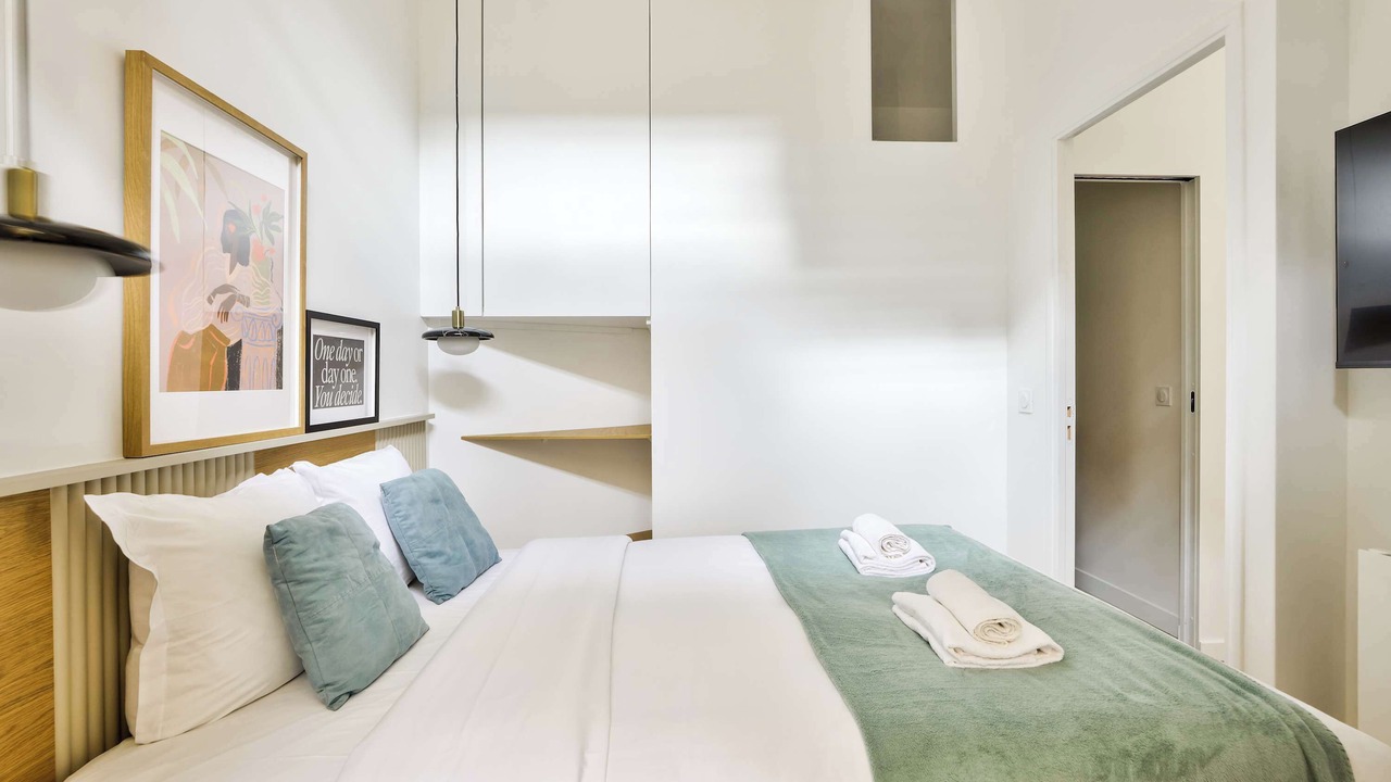 Photo of Bedroom in Republique–Point-du-Jour