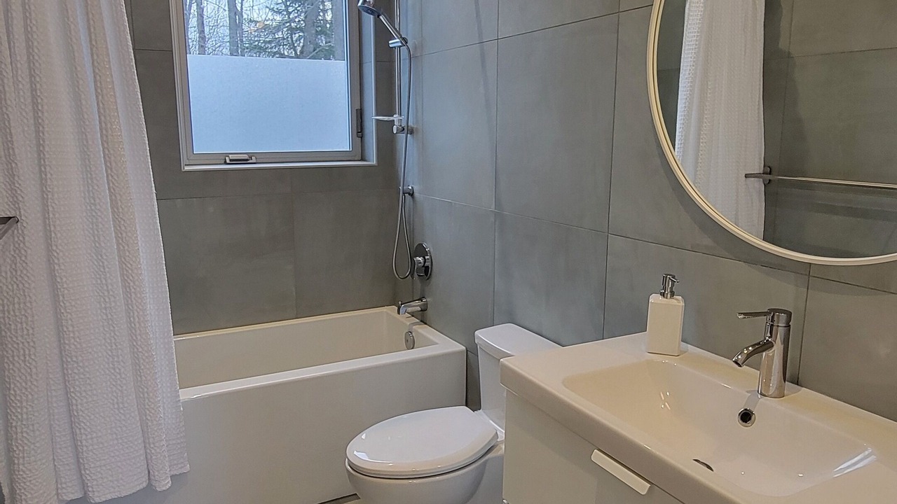 Photo of Bathroom in Saint-Edmond-de-Grantham